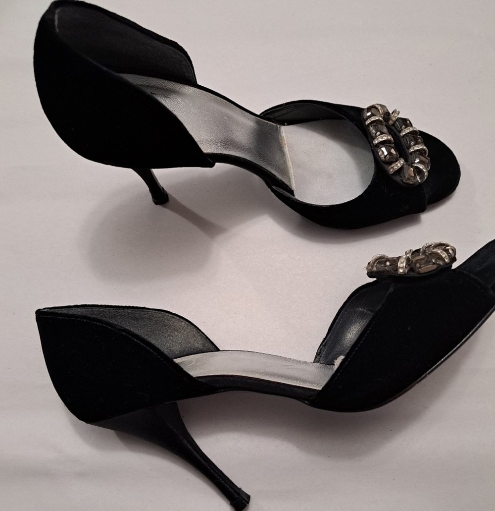 Stuart Weitzman Black Velvet Embellished Shoe  Size  8